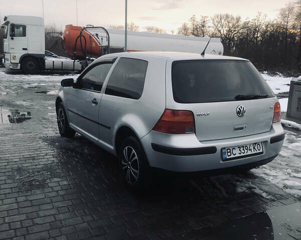 Серый Фольксваген Гольф, объемом двигателя 1.6 л и пробегом 206 тыс. км за 3999 $, фото 11 на Automoto.ua