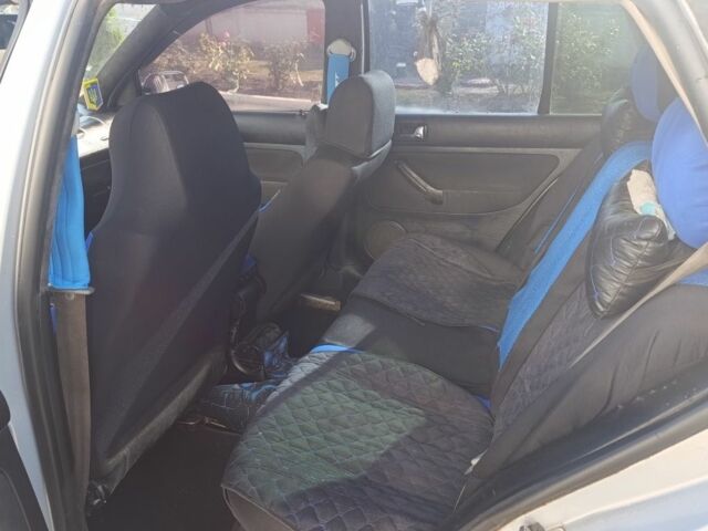 Сірий Фольксваген Гольф, об'ємом двигуна 1.6 л та пробігом 100 тис. км за 1550 $, фото 7 на Automoto.ua