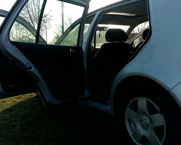 Серый Фольксваген Гольф, объемом двигателя 1.39 л и пробегом 201 тыс. км за 4500 $, фото 9 на Automoto.ua