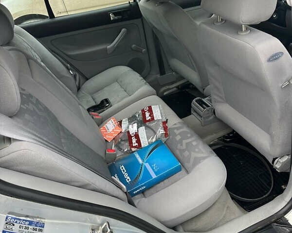 Серый Фольксваген Гольф, объемом двигателя 1.6 л и пробегом 300 тыс. км за 2999 $, фото 15 на Automoto.ua