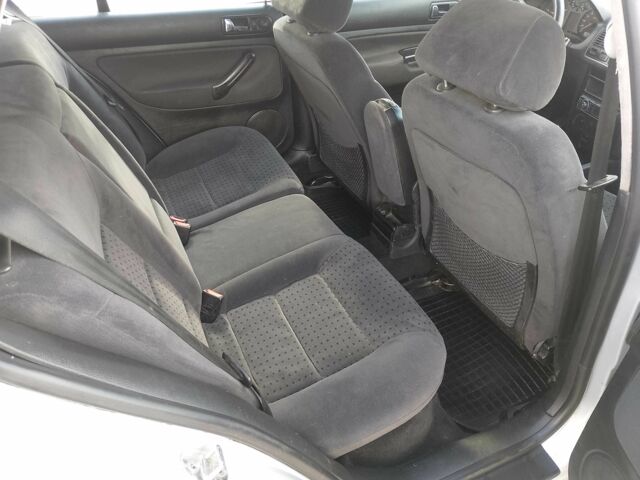 Серый Фольксваген Гольф, объемом двигателя 1.9 л и пробегом 380 тыс. км за 3800 $, фото 5 на Automoto.ua