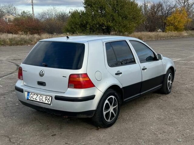 Сірий Фольксваген Гольф, об'ємом двигуна 1 л та пробігом 200 тис. км за 1432 $, фото 1 на Automoto.ua