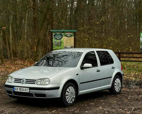 Серый Фольксваген Гольф, объемом двигателя 1.39 л и пробегом 251 тыс. км за 4500 $, фото 1 на Automoto.ua