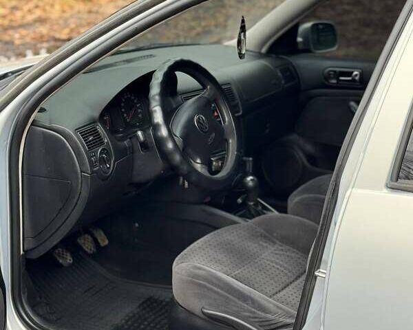 Серый Фольксваген Гольф, объемом двигателя 1.39 л и пробегом 251 тыс. км за 4500 $, фото 5 на Automoto.ua