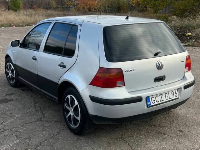 Сірий Фольксваген Гольф, об'ємом двигуна 1 л та пробігом 200 тис. км за 1432 $, фото 4 на Automoto.ua