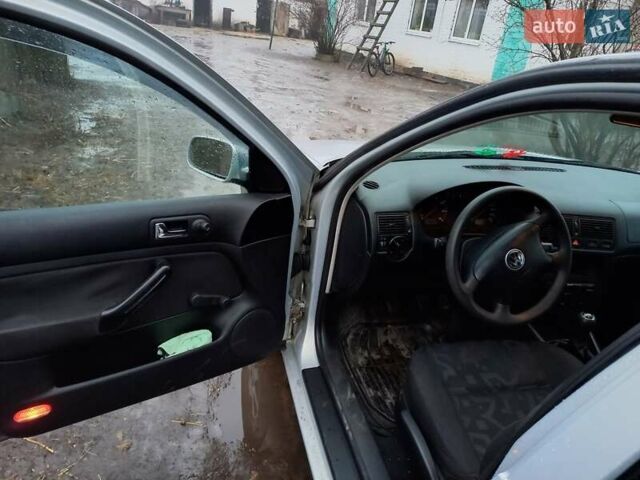 Серый Фольксваген Гольф, объемом двигателя 1.39 л и пробегом 212 тыс. км за 3350 $, фото 11 на Automoto.ua