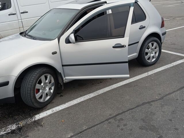 Серый Фольксваген Гольф, объемом двигателя 1.4 л и пробегом 320 тыс. км за 3800 $, фото 3 на Automoto.ua