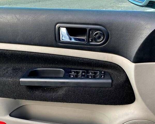 Серый Фольксваген Гольф, объемом двигателя 1.8 л и пробегом 228 тыс. км за 3999 $, фото 1 на Automoto.ua