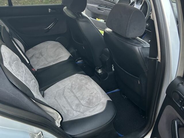 Серый Фольксваген Гольф, объемом двигателя 1.6 л и пробегом 297 тыс. км за 2400 $, фото 5 на Automoto.ua