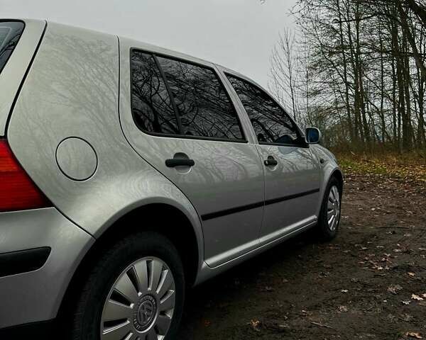 Серый Фольксваген Гольф, объемом двигателя 1.39 л и пробегом 251 тыс. км за 4500 $, фото 2 на Automoto.ua