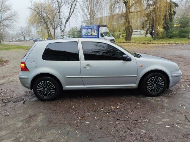 Серый Фольксваген Гольф, объемом двигателя 1.8 л и пробегом 214 тыс. км за 3999 $, фото 4 на Automoto.ua