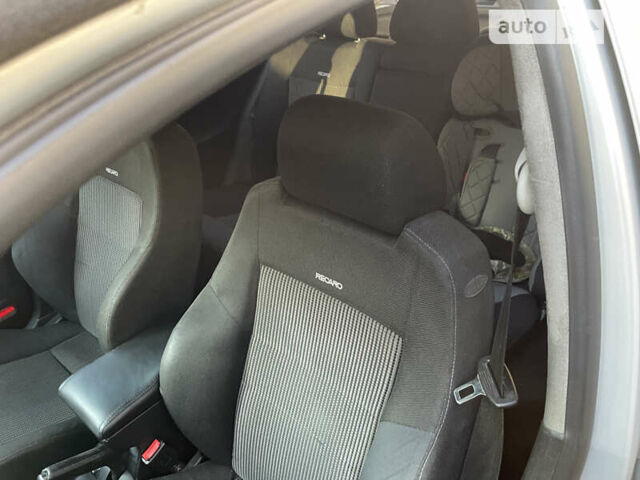 Серый Фольксваген Гольф, объемом двигателя 1.8 л и пробегом 254 тыс. км за 3800 $, фото 7 на Automoto.ua