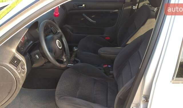 Серый Фольксваген Гольф, объемом двигателя 1.6 л и пробегом 260 тыс. км за 3700 $, фото 4 на Automoto.ua