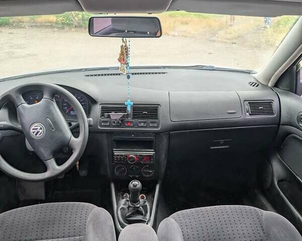 Серый Фольксваген Гольф, объемом двигателя 1.39 л и пробегом 146 тыс. км за 4500 $, фото 4 на Automoto.ua