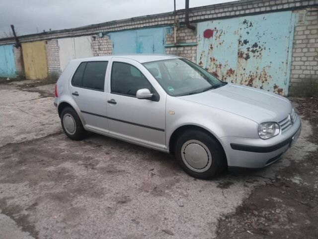 Серый Фольксваген Гольф, объемом двигателя 1.6 л и пробегом 300 тыс. км за 3400 $, фото 2 на Automoto.ua