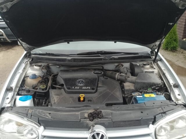 Серый Фольксваген Гольф, объемом двигателя 1.6 л и пробегом 290 тыс. км за 3000 $, фото 4 на Automoto.ua