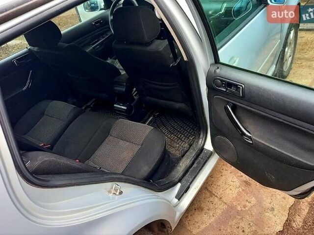 Серый Фольксваген Гольф, объемом двигателя 1.9 л и пробегом 370 тыс. км за 5200 $, фото 4 на Automoto.ua