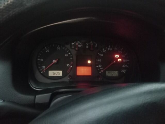 Серый Фольксваген Гольф, объемом двигателя 1.6 л и пробегом 300 тыс. км за 3400 $, фото 5 на Automoto.ua