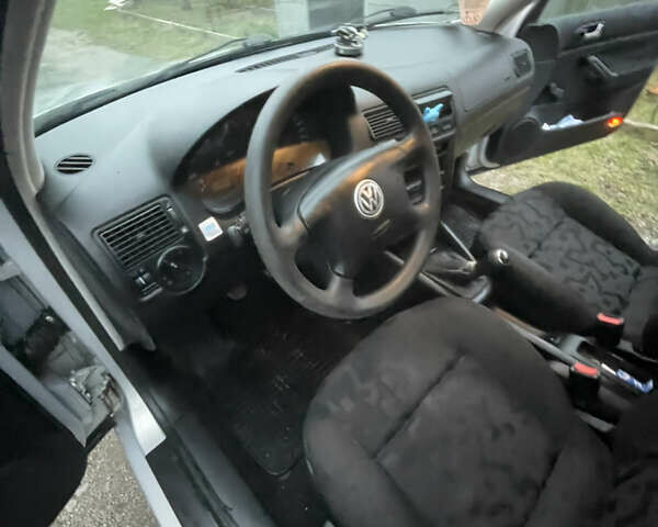 Серый Фольксваген Гольф, объемом двигателя 1.6 л и пробегом 268 тыс. км за 3750 $, фото 13 на Automoto.ua