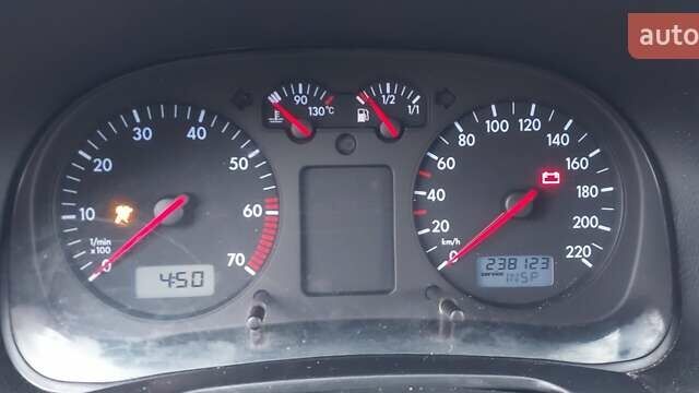 Серый Фольксваген Гольф, объемом двигателя 1.39 л и пробегом 238 тыс. км за 3500 $, фото 14 на Automoto.ua