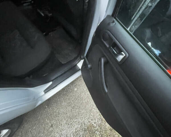 Серый Фольксваген Гольф, объемом двигателя 1.6 л и пробегом 268 тыс. км за 3750 $, фото 15 на Automoto.ua