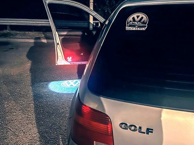 Сірий Фольксваген Гольф, об'ємом двигуна 1.6 л та пробігом 201 тис. км за 3800 $, фото 2 на Automoto.ua