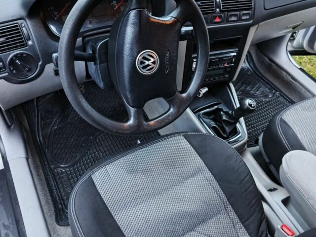 Серый Фольксваген Гольф, объемом двигателя 1.6 л и пробегом 290 тыс. км за 4500 $, фото 6 на Automoto.ua