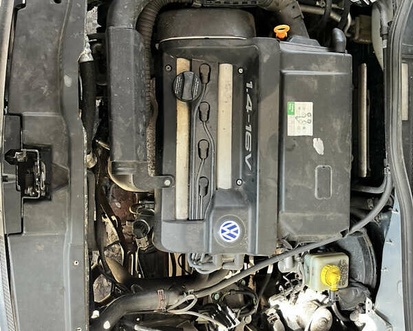 Серый Фольксваген Гольф, объемом двигателя 1.4 л и пробегом 325 тыс. км за 4200 $, фото 4 на Automoto.ua