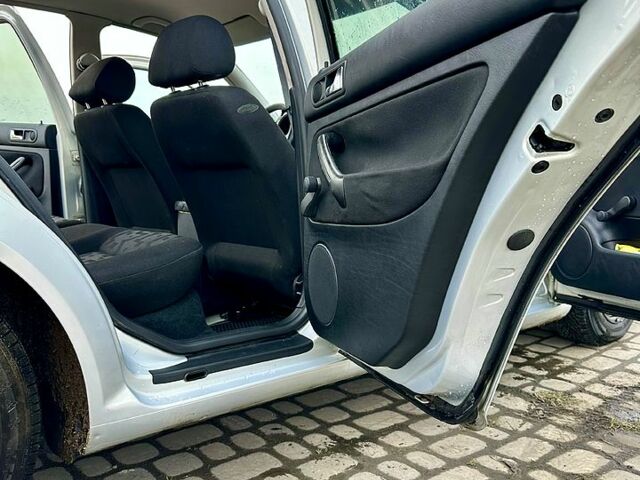 Серый Фольксваген Гольф, объемом двигателя 1.4 л и пробегом 218 тыс. км за 3400 $, фото 8 на Automoto.ua