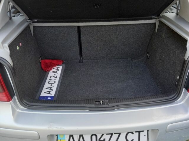 Серый Фольксваген Гольф, объемом двигателя 1.6 л и пробегом 155 тыс. км за 2200 $, фото 5 на Automoto.ua