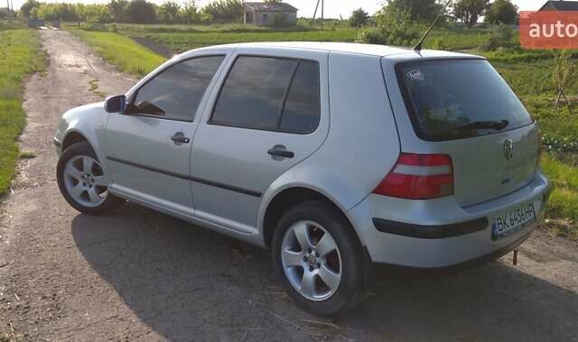 Серый Фольксваген Гольф, объемом двигателя 1.6 л и пробегом 260 тыс. км за 3700 $, фото 2 на Automoto.ua