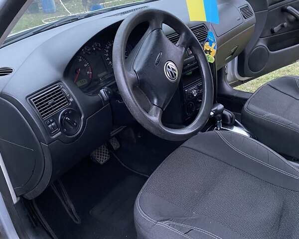Серый Фольксваген Гольф, объемом двигателя 1.6 л и пробегом 156 тыс. км за 4500 $, фото 7 на Automoto.ua