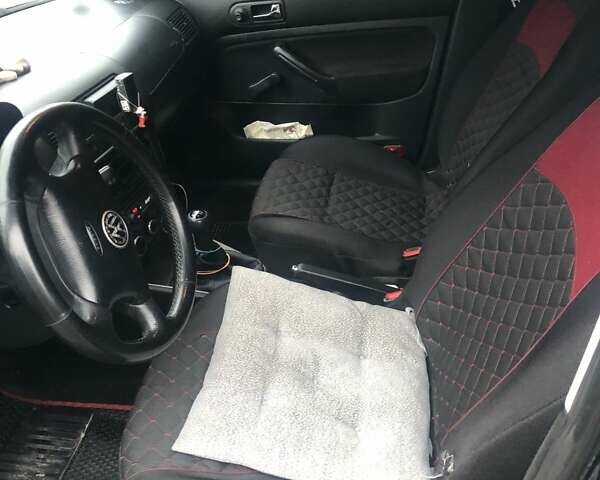 Серый Фольксваген Гольф, объемом двигателя 1.39 л и пробегом 300 тыс. км за 3700 $, фото 1 на Automoto.ua