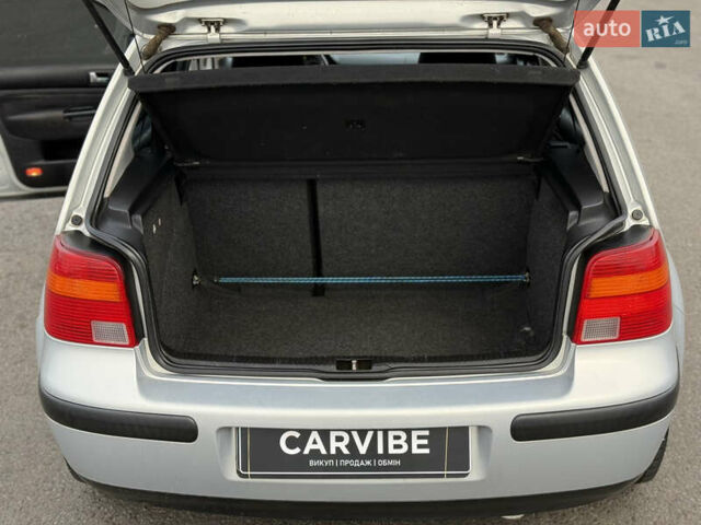 Серый Фольксваген Гольф, объемом двигателя 1.6 л и пробегом 300 тыс. км за 5200 $, фото 27 на Automoto.ua