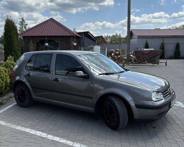 Серый Фольксваген Гольф, объемом двигателя 1.4 л и пробегом 270 тыс. км за 3900 $, фото 1 на Automoto.ua