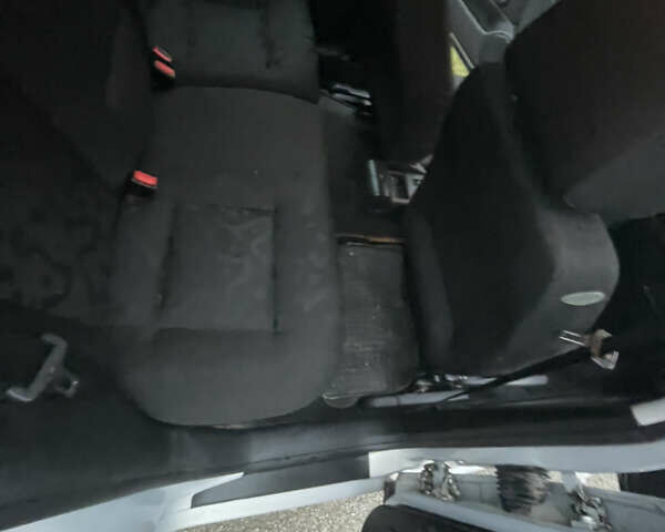 Серый Фольксваген Гольф, объемом двигателя 1.6 л и пробегом 268 тыс. км за 3750 $, фото 16 на Automoto.ua