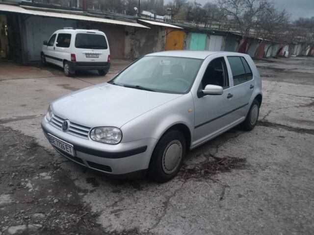 Серый Фольксваген Гольф, объемом двигателя 1.6 л и пробегом 300 тыс. км за 3400 $, фото 1 на Automoto.ua