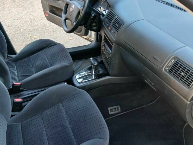 Серый Фольксваген Гольф, объемом двигателя 1.6 л и пробегом 185 тыс. км за 5200 $, фото 6 на Automoto.ua