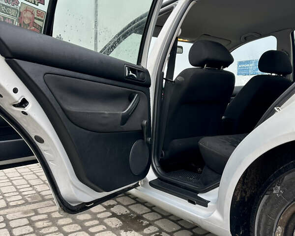 Серый Фольксваген Гольф, объемом двигателя 1.39 л и пробегом 218 тыс. км за 3500 $, фото 7 на Automoto.ua