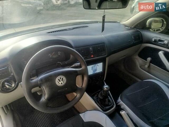Серый Фольксваген Гольф, объемом двигателя 1.6 л и пробегом 279 тыс. км за 3000 $, фото 12 на Automoto.ua