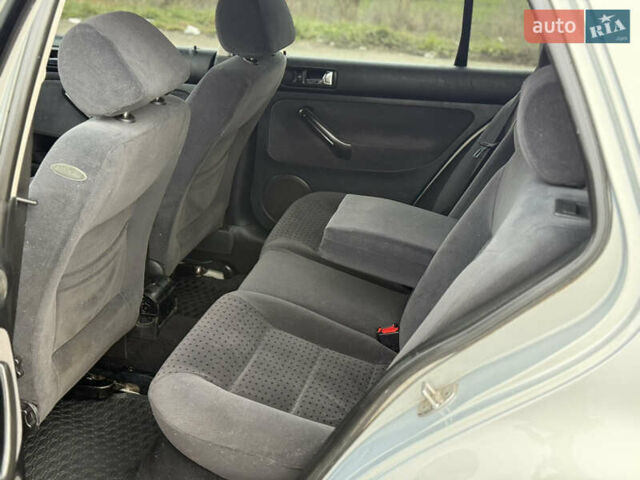 Серый Фольксваген Гольф, объемом двигателя 1.6 л и пробегом 300 тыс. км за 5200 $, фото 26 на Automoto.ua