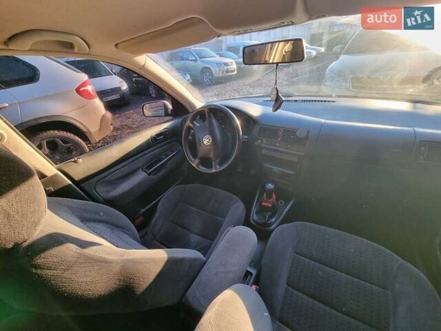 Серый Фольксваген Гольф, объемом двигателя 1.6 л и пробегом 409 тыс. км за 3500 $, фото 11 на Automoto.ua