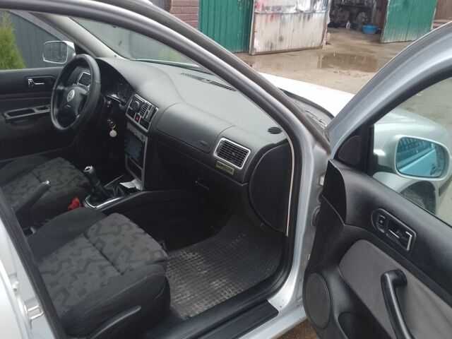 Серый Фольксваген Гольф, объемом двигателя 1.6 л и пробегом 290 тыс. км за 3000 $, фото 5 на Automoto.ua