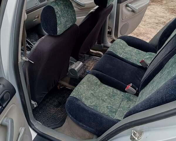 Сірий Фольксваген Гольф, об'ємом двигуна 1.6 л та пробігом 300 тис. км за 3700 $, фото 4 на Automoto.ua