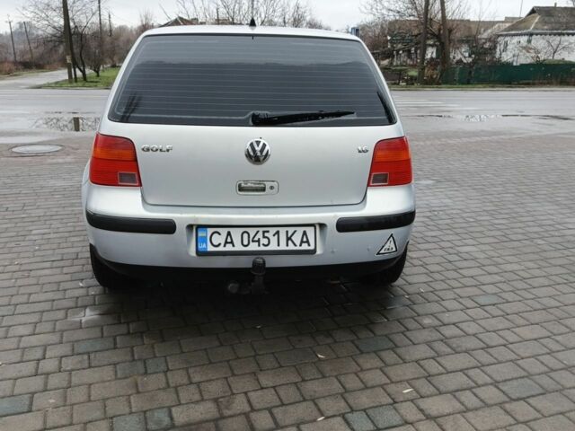 Серый Фольксваген Гольф, объемом двигателя 1.6 л и пробегом 290 тыс. км за 4500 $, фото 2 на Automoto.ua