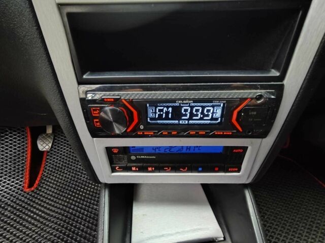 Серый Фольксваген Гольф, объемом двигателя 1.8 л и пробегом 214 тыс. км за 3999 $, фото 16 на Automoto.ua