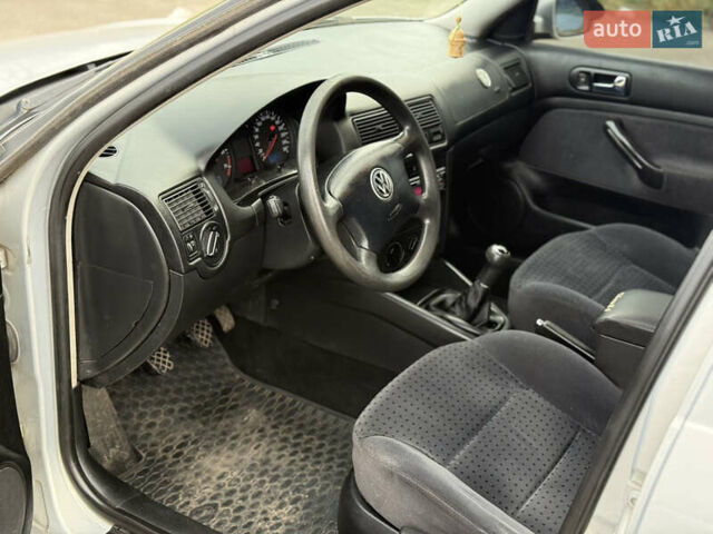 Серый Фольксваген Гольф, объемом двигателя 1.6 л и пробегом 300 тыс. км за 5200 $, фото 24 на Automoto.ua