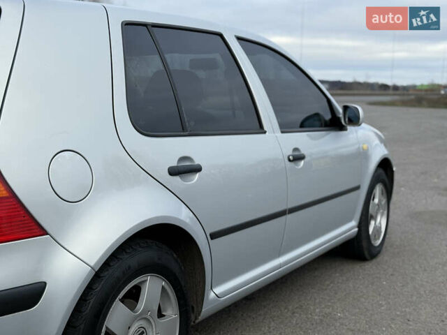 Серый Фольксваген Гольф, объемом двигателя 1.6 л и пробегом 300 тыс. км за 5200 $, фото 12 на Automoto.ua