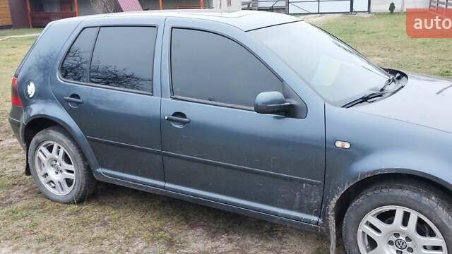 Серый Фольксваген Гольф, объемом двигателя 1.39 л и пробегом 238 тыс. км за 3500 $, фото 2 на Automoto.ua