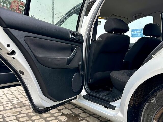 Серый Фольксваген Гольф, объемом двигателя 1.4 л и пробегом 218 тыс. км за 3400 $, фото 5 на Automoto.ua